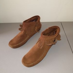 Minnetonka concho moccasins 9 brown fringe